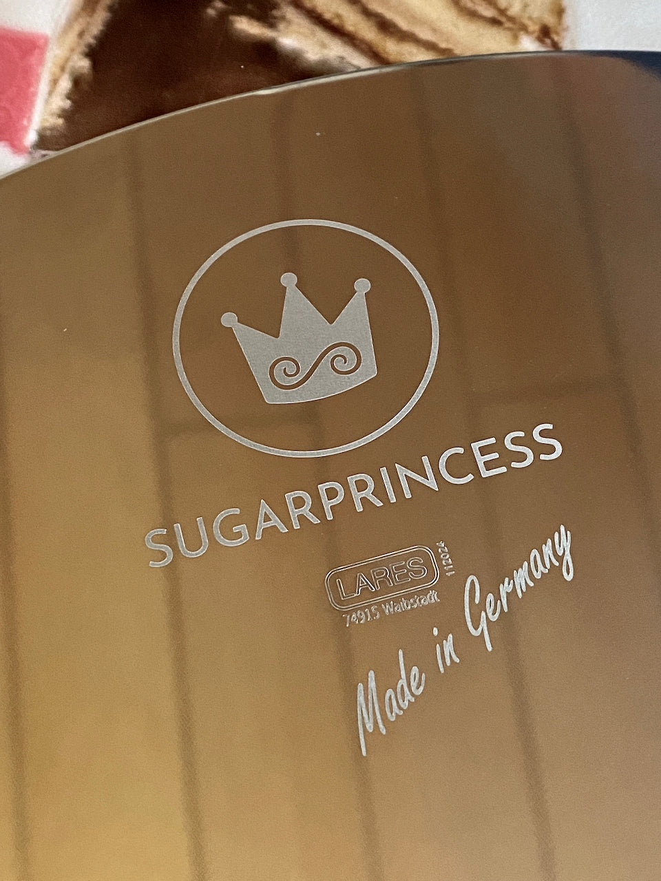 Yushkas Cake Board aus hochwertigem Edelstahl, 32 cm Durchmesser