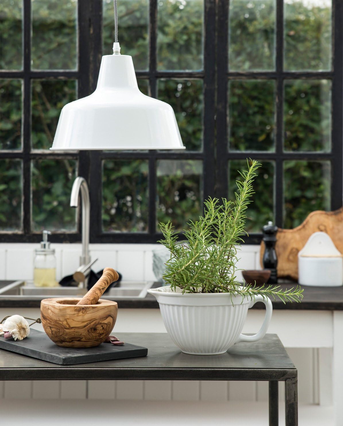 Wunderschöne weiße Rührschüssel im Landhausstil